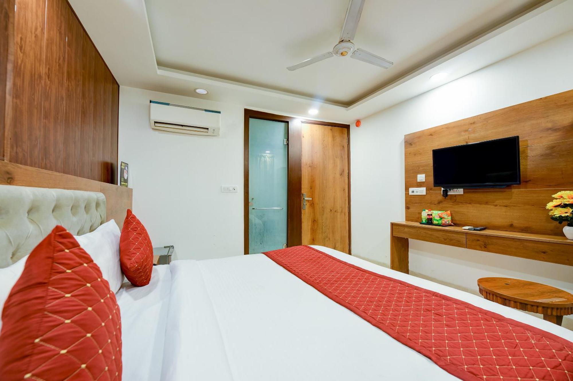 Hotel Grand Qubic Near Delhi Airport Nova Deli Exterior foto