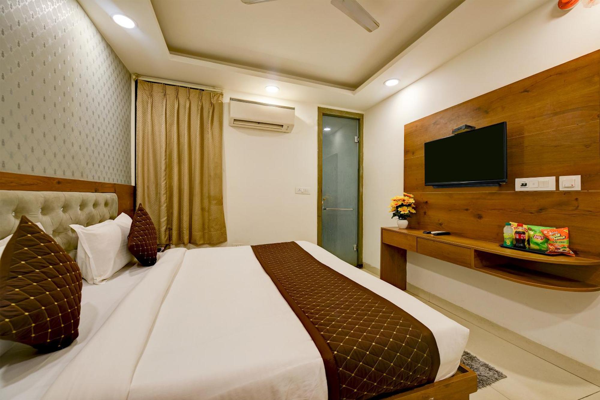 Hotel Grand Qubic Near Delhi Airport Nova Deli Exterior foto