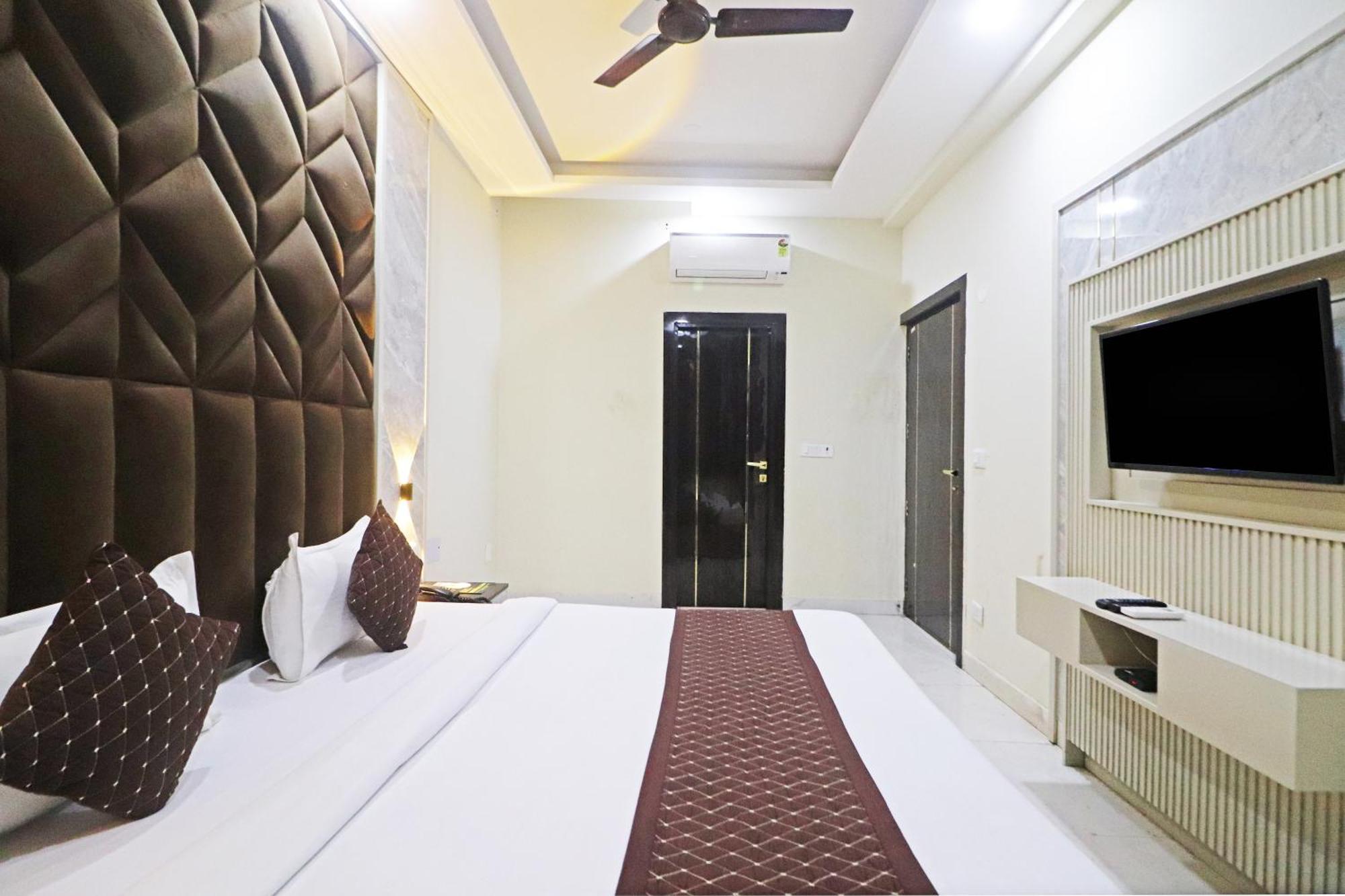 Hotel Grand Qubic Near Delhi Airport Nova Deli Exterior foto