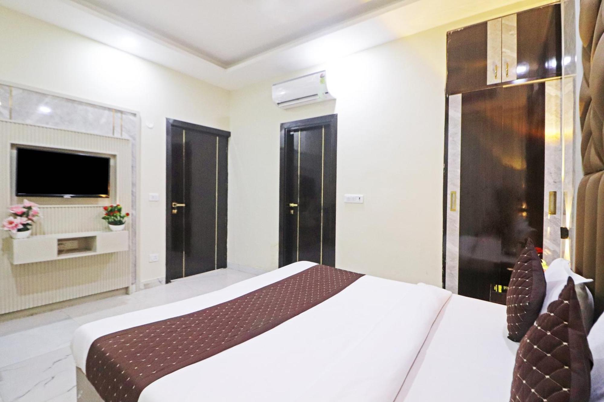 Hotel Grand Qubic Near Delhi Airport Nova Deli Exterior foto