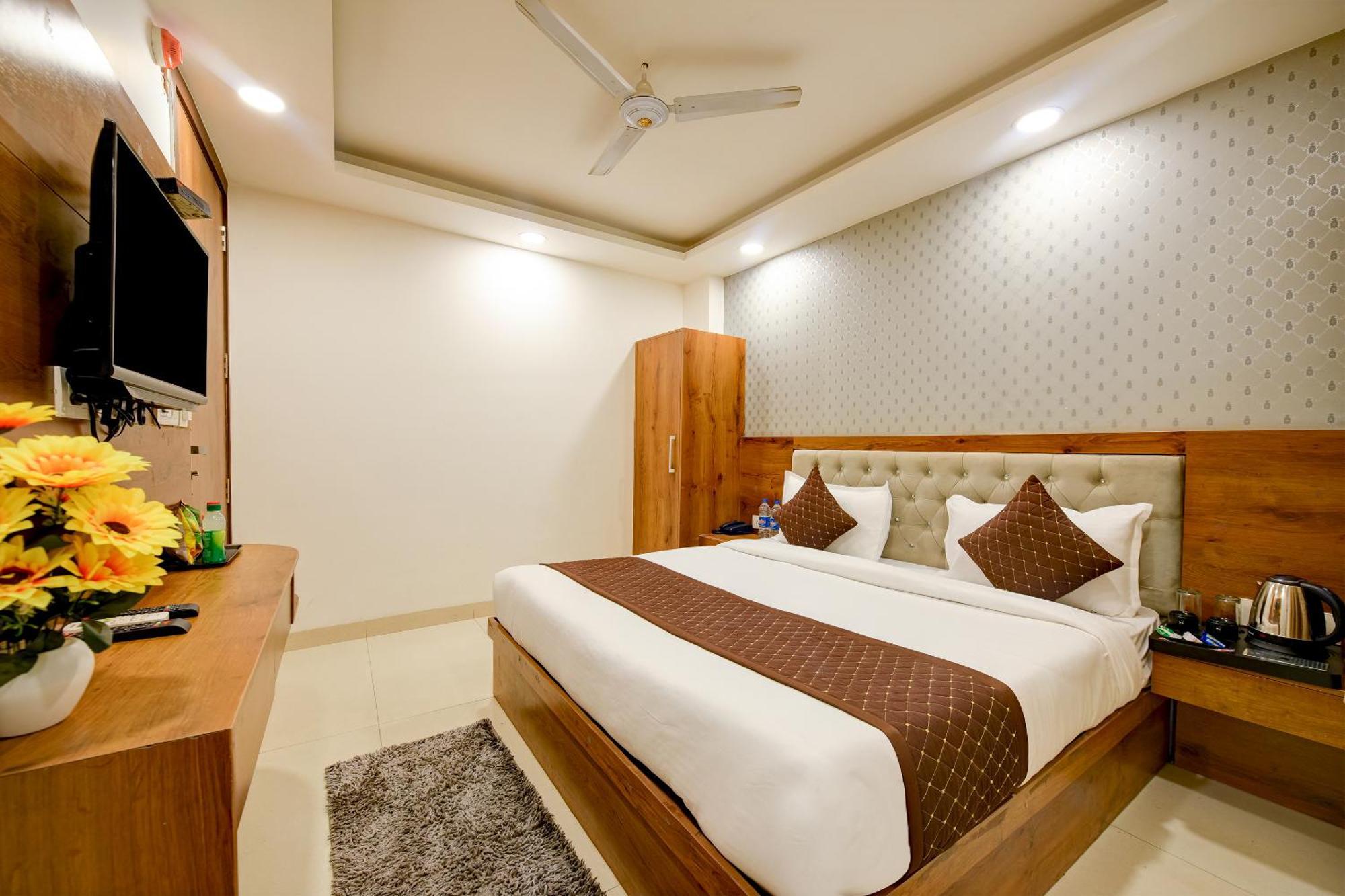 Hotel Grand Qubic Near Delhi Airport Nova Deli Exterior foto