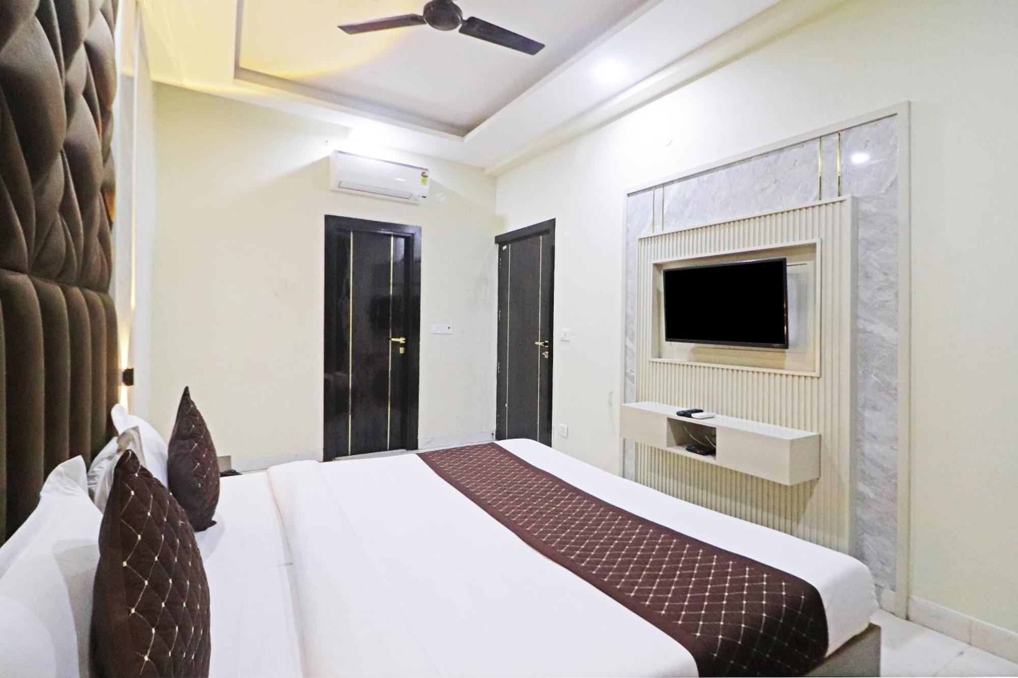 Hotel Grand Qubic Near Delhi Airport Nova Deli Exterior foto